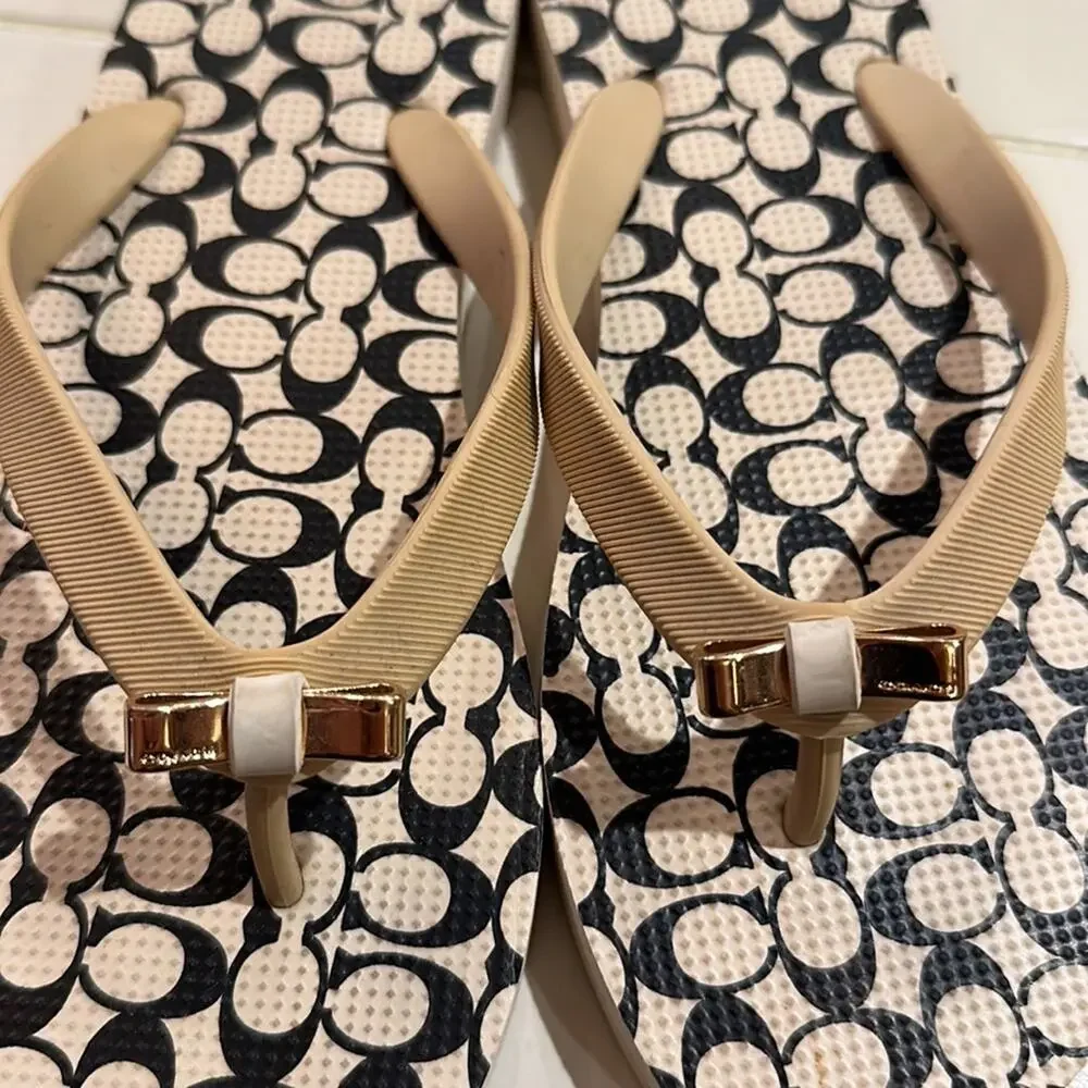 Coach rubber flip flops size 7/8 NWOT - Picture 4 of 5